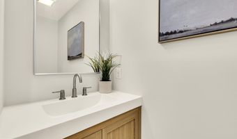 8 SANGAMORE Ct, Bethesda, MD 20816