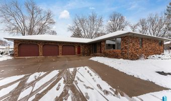 328 S 3rd Ave, Brandon, SD 57005