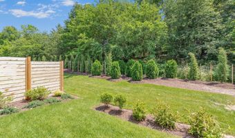 2550 FARMSTEAD Dr, Rockville, MD 20850