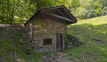 90 Taylor Ln, Alderson, WV 24910