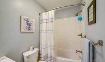 7673 Woodmere Dr 27, Athens, OH 45701