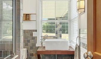 4 Hull Cove St, Jamestown, RI 02835