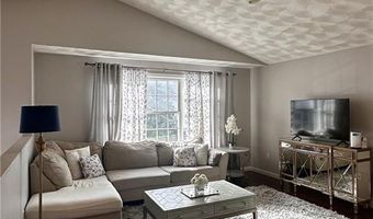 19 Marques St, Cumberland, RI 02864
