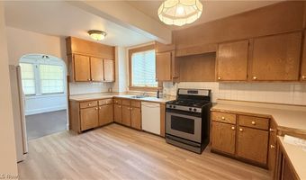 592 Lindell St, Akron, OH 44305
