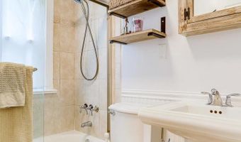 1708 N CAMERON St, Arlington, VA 22207