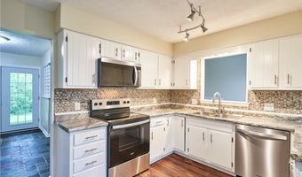 2635 Martin Rd, Akron, OH 44333
