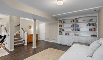 35 Ridgeview Circle Ct, Ballwin, MO 63021