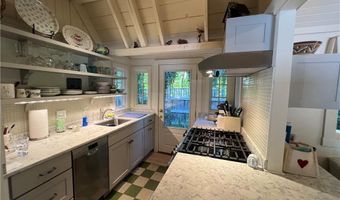 11 Harbor St, Jamestown, RI 02835