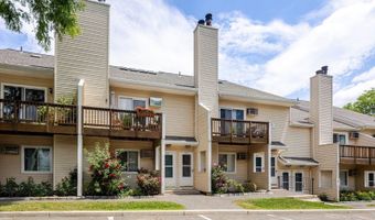 8 Rose Ln 18-10, Danbury, CT 06811