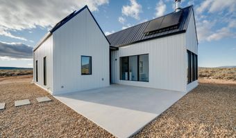 8 Quonset Way, Carson, NM 87517