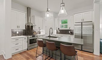 37 Park Sq S, Beaufort, SC 29907