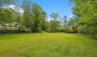 37 High St, Bradford, NH 03221