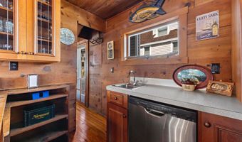 10 11TH St, Beach Haven, NJ 08008