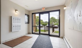 2642 N Windsor Dr 102, Arlington Heights, IL 60004