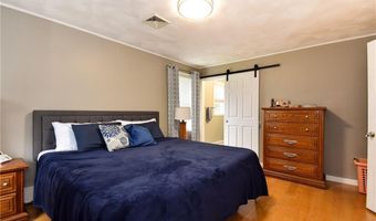 17 Middle St, North Providence, RI 02911