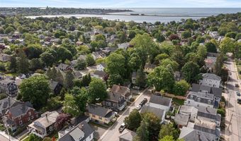 4 Findlay Pl, Newport, RI 02840