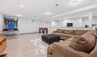 19 Sunset Rd W, Albertson, NY 11507