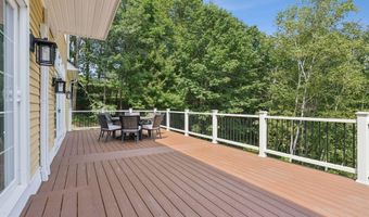 4 Victoria Ln, Falmouth, ME 04105