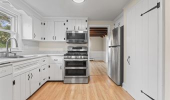 608 Berkeley Ave, Beachwood, NJ 08722