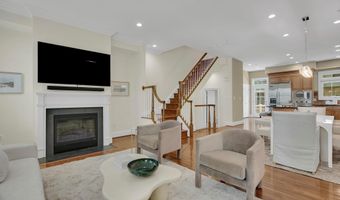 1818 POTOMAC GREENS Dr, Alexandria, VA 22314