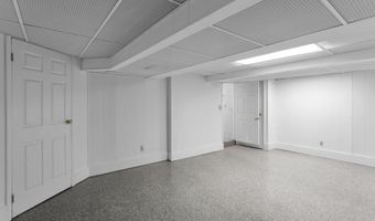 160 Pelican Rd, Middletown, NJ 07748