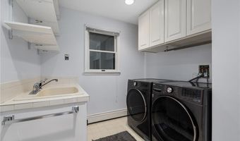 67 Daniel Dr, North Kingstown, RI 02852