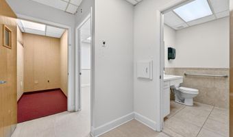 220 N WESTMONTE Dr B, Altamonte Springs, FL 32714