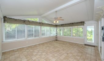 693 Woodrun Ct, Ballwin, MO 63021
