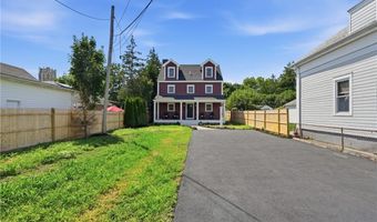 40 Congregational St, Bristol, RI 02809