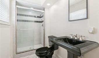 1107 PERRIN Dr, Arabi, LA 70032