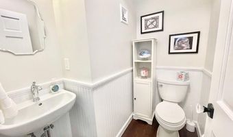 24 Anthony St, Newport, RI 02840