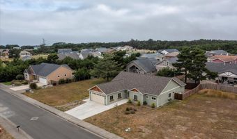 880 ROGERS Pl, Bandon, OR 97411