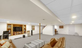 1940 Waverly Ln, Algonquin, IL 60102