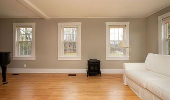 391 Bimson Dr, Barnet, VT 05821