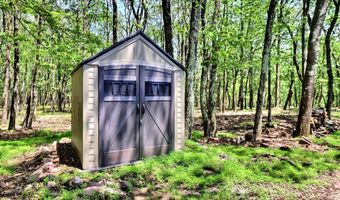 146 Algonquin Trl, Albrightsville, PA 18210