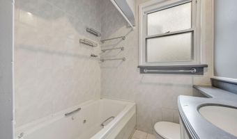 5516 Raceview Ave, Cincinnati, OH 45248