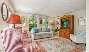 141 Narragansett Ave 2C, Newport, RI 02840