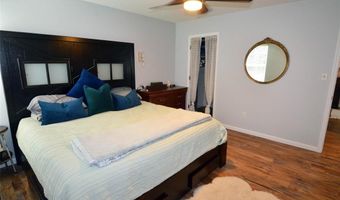 872 Village Brook Ct, Ballwin, MO 63021