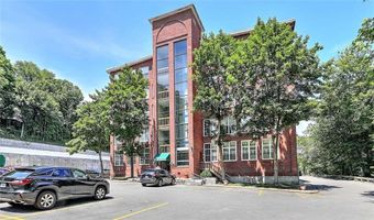 2 School St 334, Lincoln, RI 02802