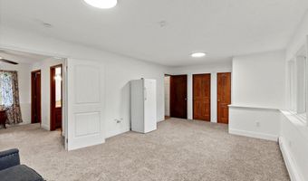 8000 Summerset Dr, Anchorage, AK 99518