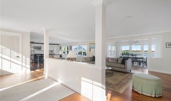 5 Hampden St, Barrington, RI 02806