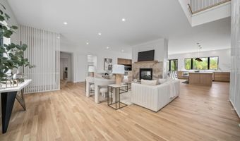 2777 Donna Dr, Columbus, OH 43220