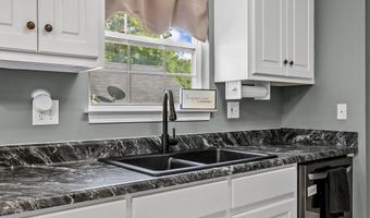 635 Shadow Dance Ln, Boiling Springs, SC 29316