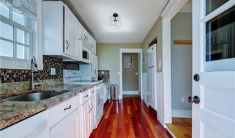 35 Pelham St A, Newport, RI 02840