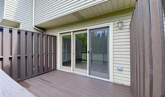 515 Ponds Edge Ln, Allentown, PA 18104