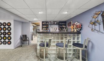 190 Lake Dr S, Algonquin, IL 60102