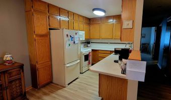 929 Circle Dr, Aberdeen, SD 57401