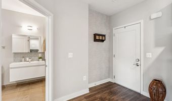 989 S BUCHANAN St 221, Arlington, VA 22204
