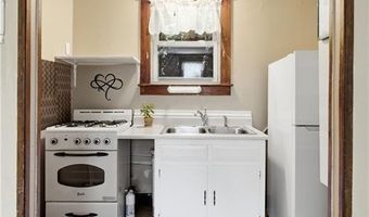 247 W Main Rd, Middletown, RI 02842
