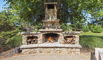 102 Greenhurst Ct, Auburn, IN 46706